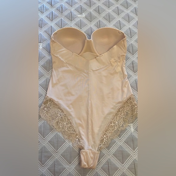 Elegant Cream Lace Bodysuit Size 38B - Picture 2 of 5
